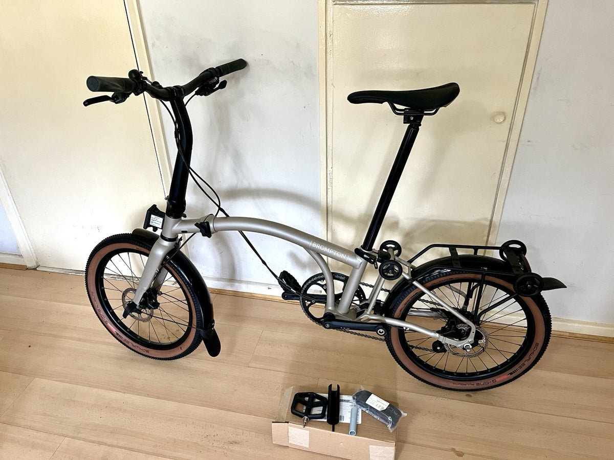Brompton G Line Medium Folding Bike 8-Speed, Traildust White w rack & mudguards