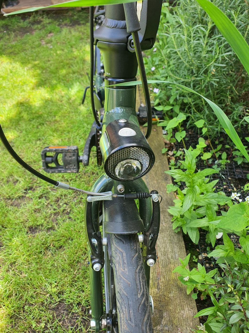 Btwin Tilt 900 Folding Bike 9 Speed Lightweight. Great Condition