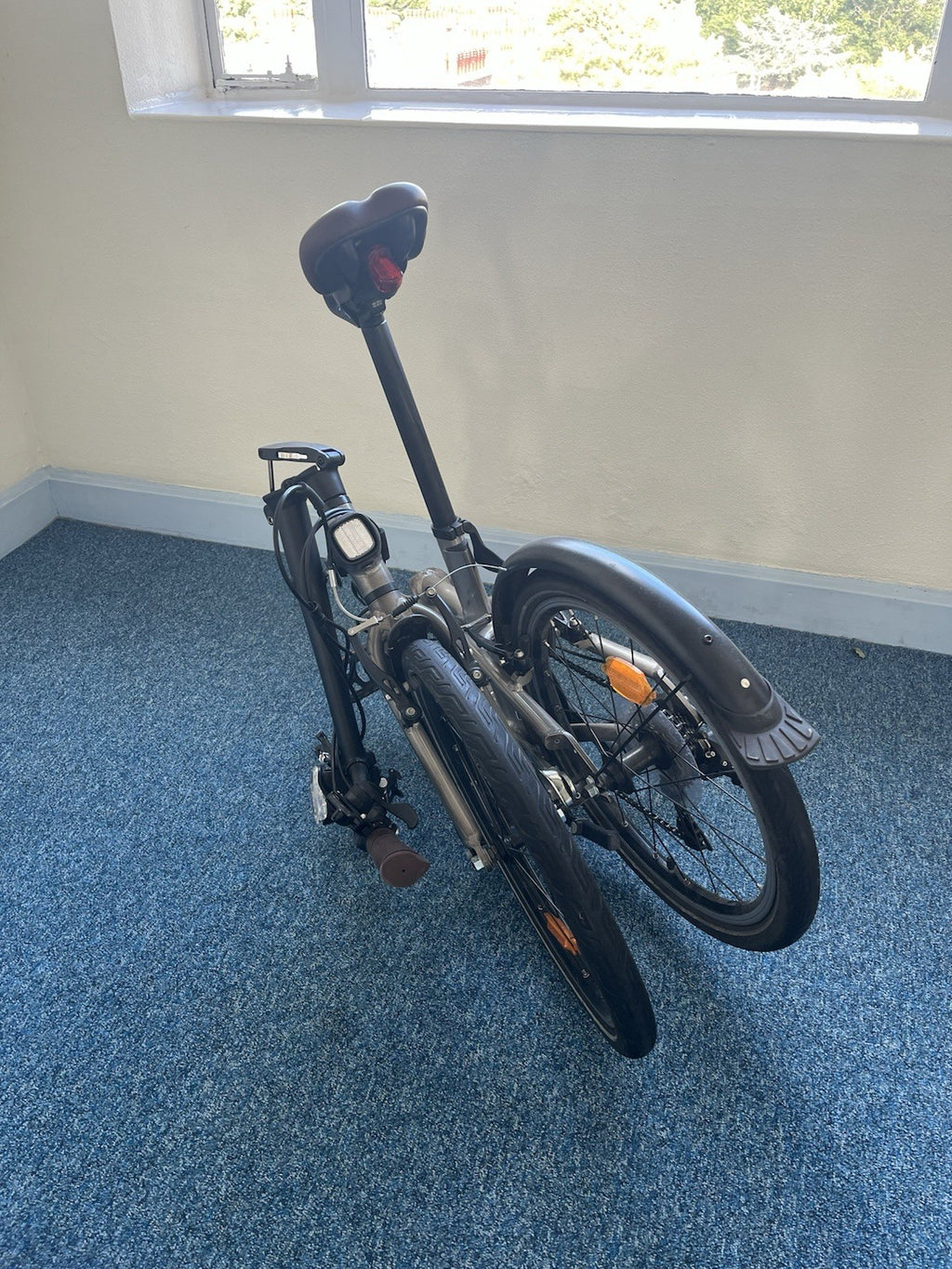 B’TWIN 560 Fold Bike 20in 9-Speed - includes lights, phone holder and pump