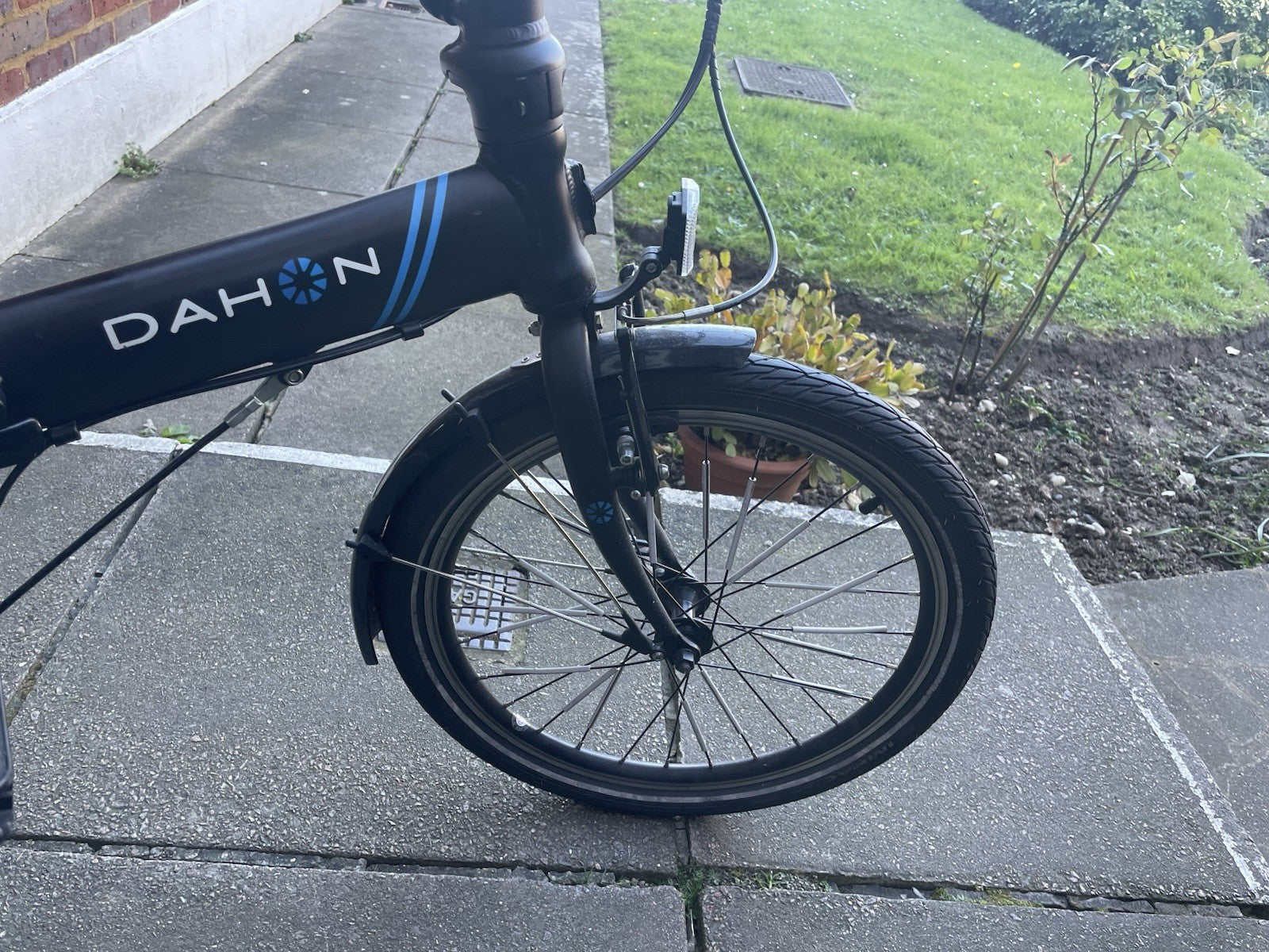Dahon Vybe D7 Folding Bike Black/Blue With 2 Selle Italia Saddles