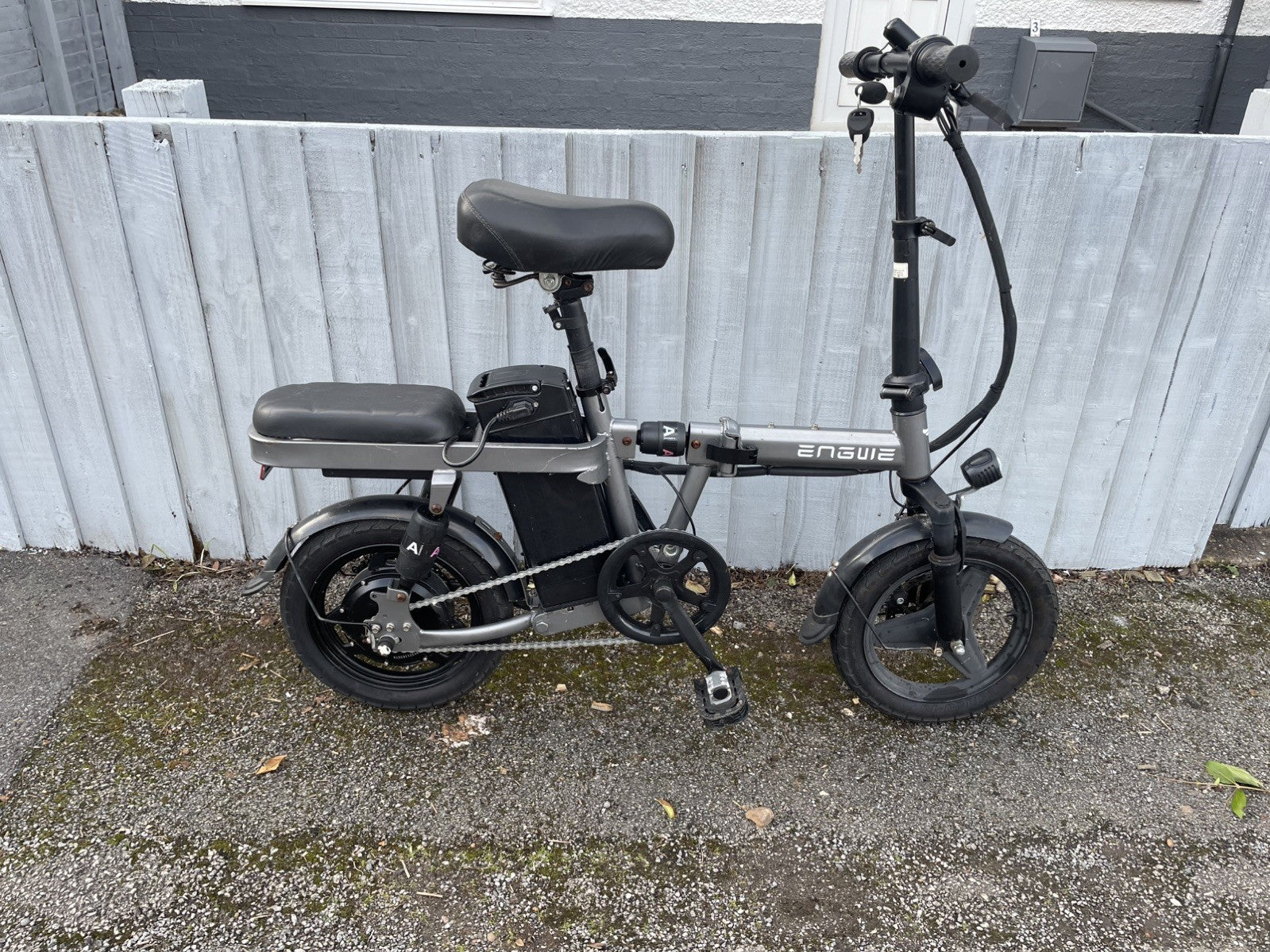 Folding fold up commuter bike ideal for train/ bus 15mph e. Pedal assist