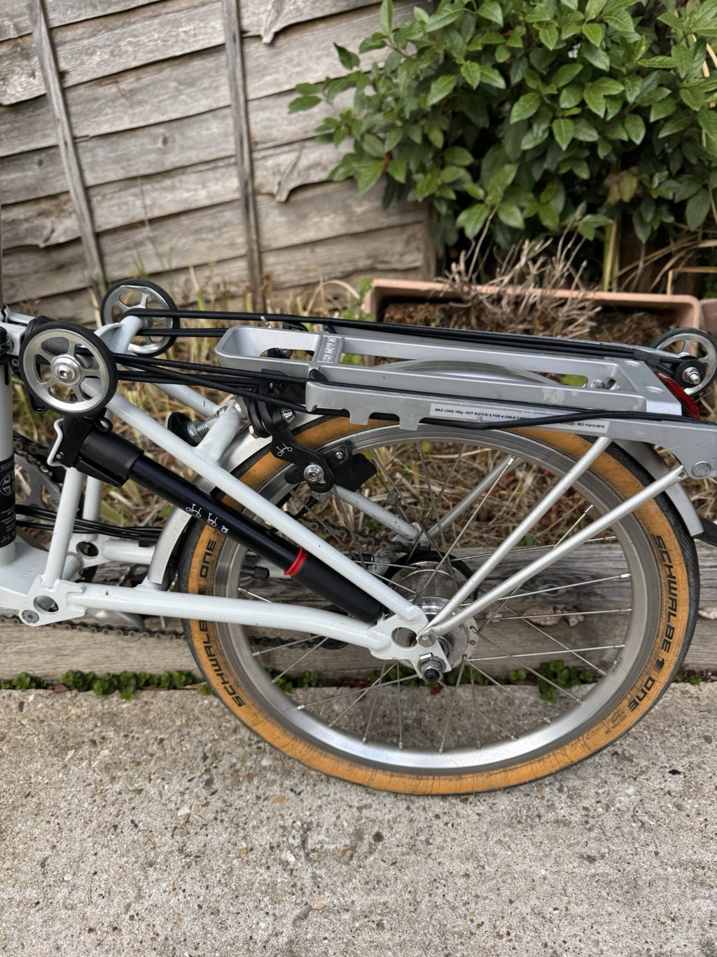 Brompton Folding Bike 16in White S6R Frame 6 Speed Hub Gears Mudguards