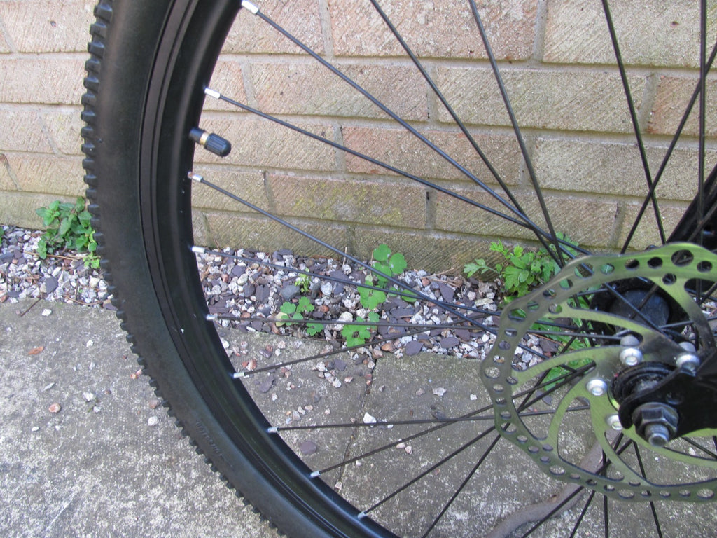 BIKE MOUNTAIN 26"  WHEELS BI FOLD UNISEX-EXCELLENT CONDITION