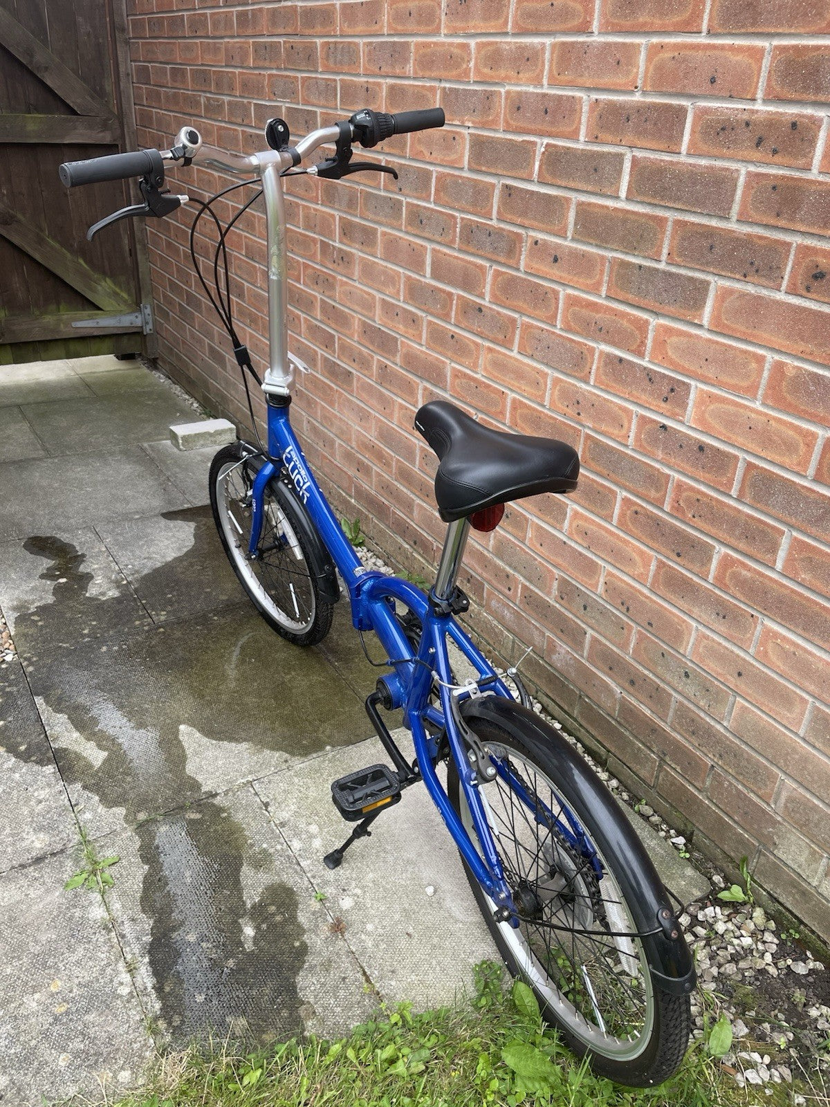 Apollo Tuck Folding Bike 20" Wheels, 6 speed, Blue