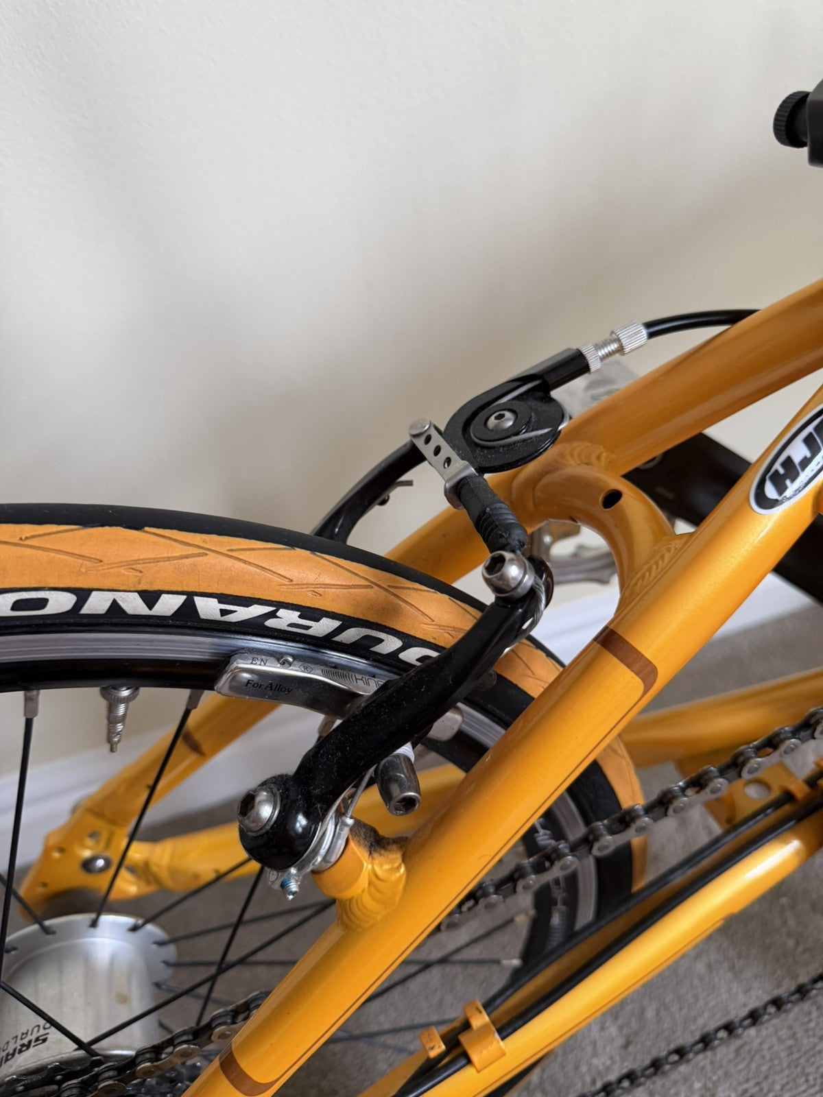 DAHON SPEED PRO TT FOLDING BIKE. HARDLY USED AS SHOWN.