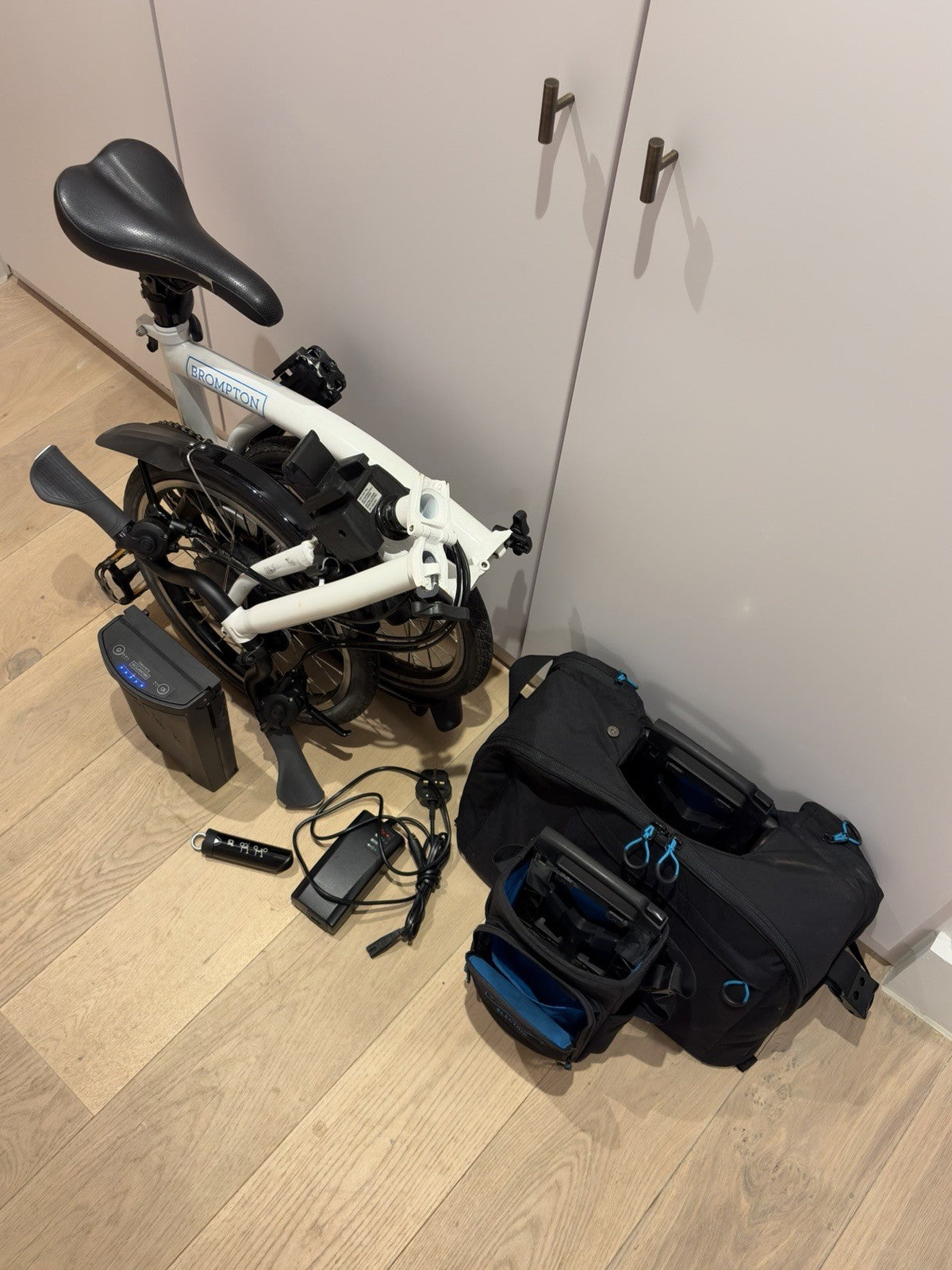Brompton Electric 2018 H6L White 6-Speed Folding Bike + Bags, Battery & Charger