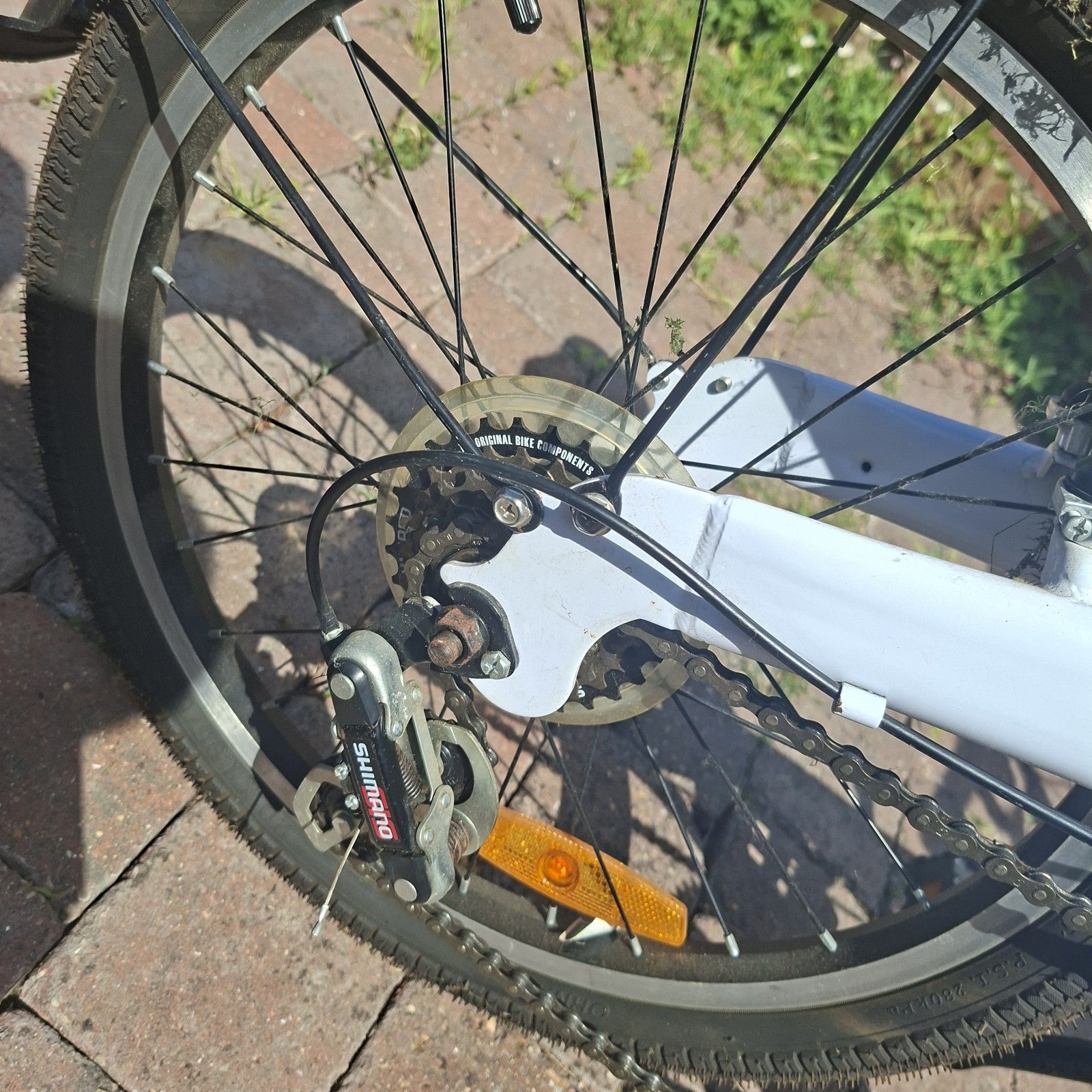 bfold 20 in Folding Bike White/Black Mudguards Derailleur V-Brakes Flat Bar