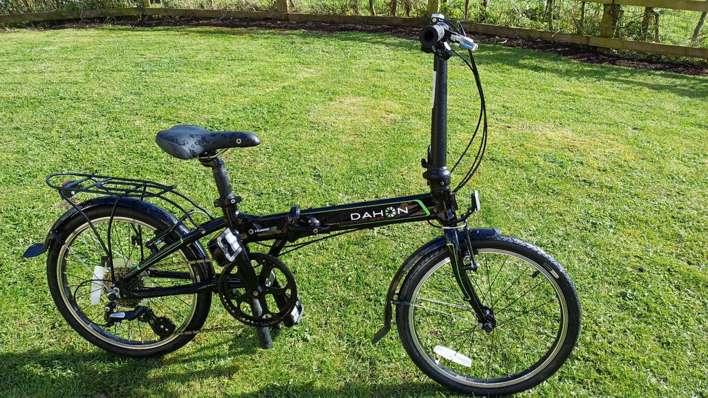 Dahon Vitesse Alloy D8 folding commuter bike, Obsidian black,  superb Condition