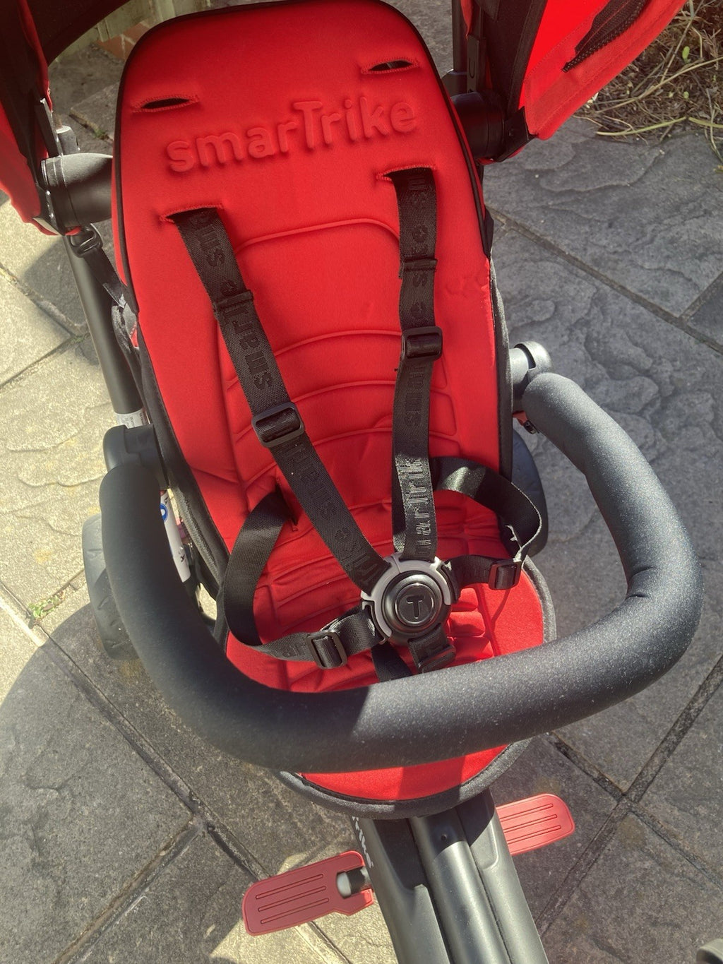 SmarTrike STR3 Folding Stroller Trike Red & Black. Used.