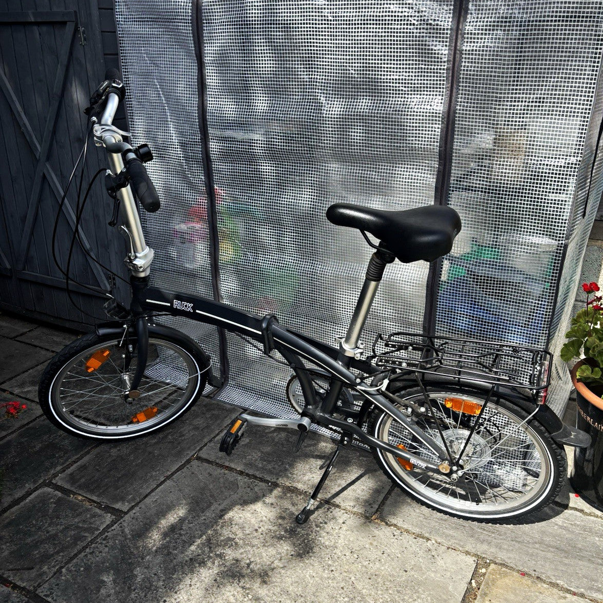 RUCK 20in Folding Bike 7 Speed Black/Silver V-Brakes Rear Rack Mudguards