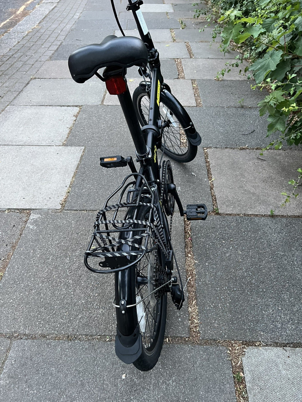 Dahon Hit 20" Wheels 11.6 kg Compact Unisex Matt Black Folding Bike {Alt Pedals}