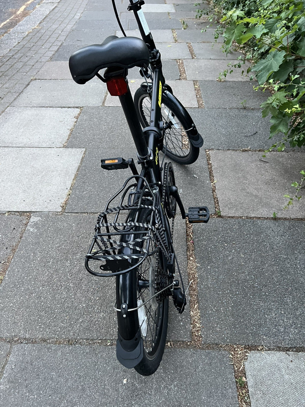 Dahon Hit 20" Wheels 11.6 kg Compact Unisex Matt Black Folding Bike {Alt Pedals}