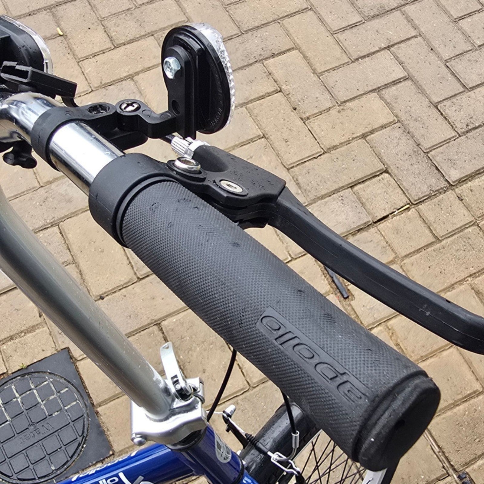 Apollo Tuck Folding Bike 20in Blue 1-Speed V-Brake Kickstand
