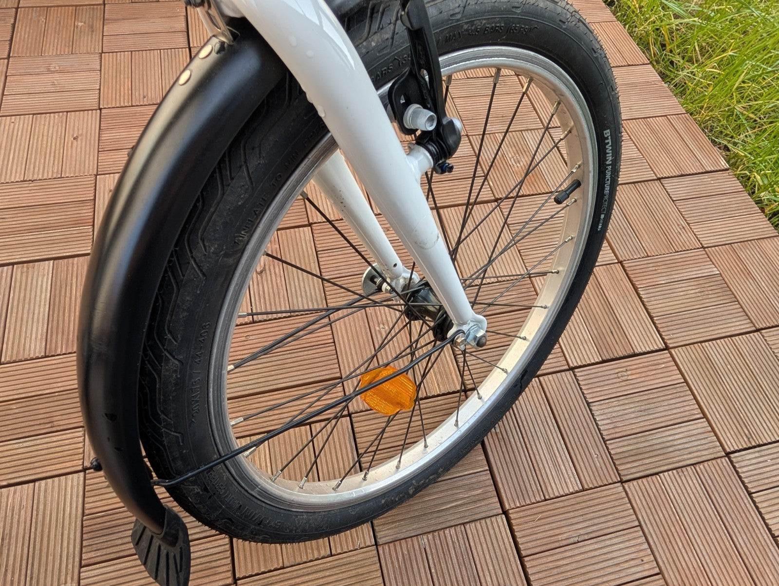 Decathlon B’TWIN Tilt 500 Folding Bike – White & Blue – Great Condition