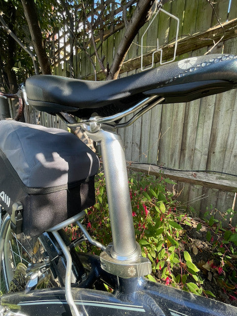 Dahon Mu P8 Folding Bike Navy Blue - Near-Mint Condition + Altura Bag