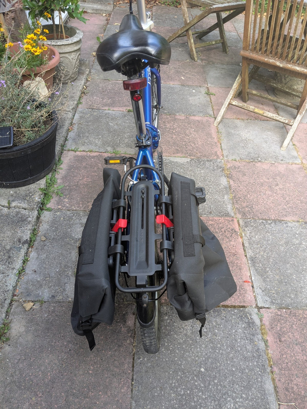 Apollo Tuck Folding Bike 20" Wheels, 6 speed, Blue, kickstand, LED lights, rack