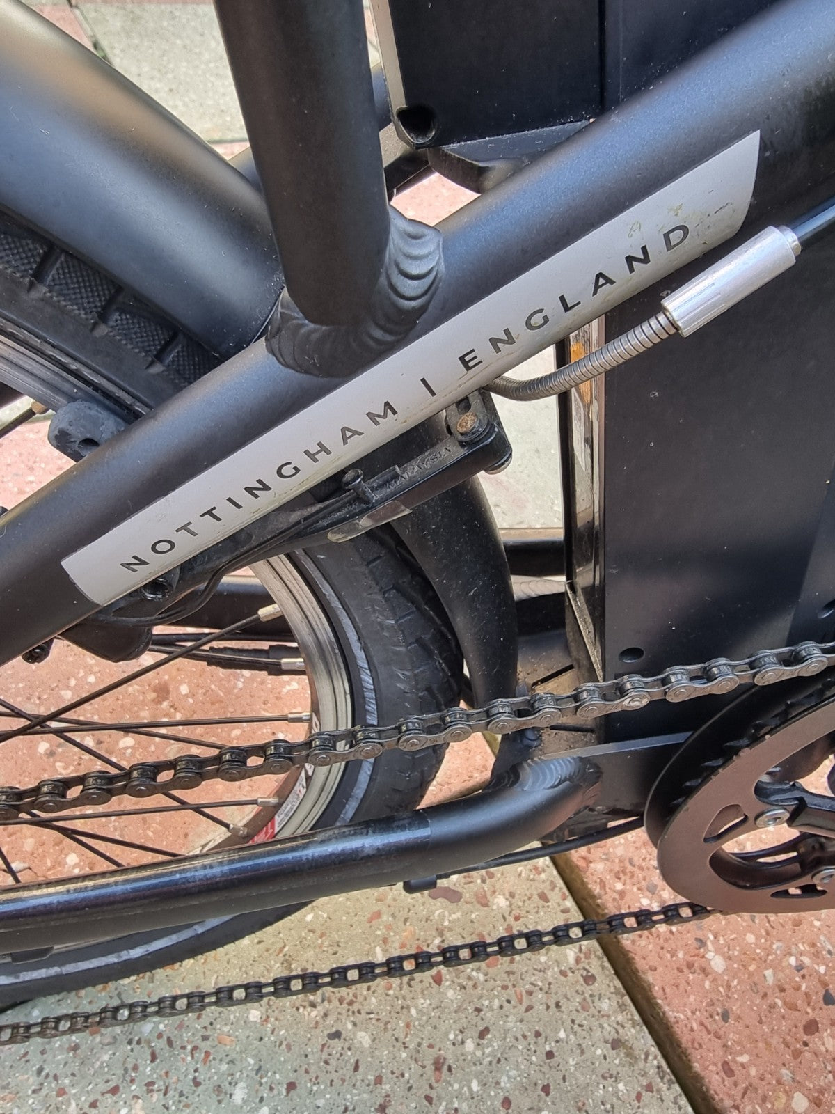 Raleigh Stow--E--Way Compact 8-Speed Folding Bike - Black