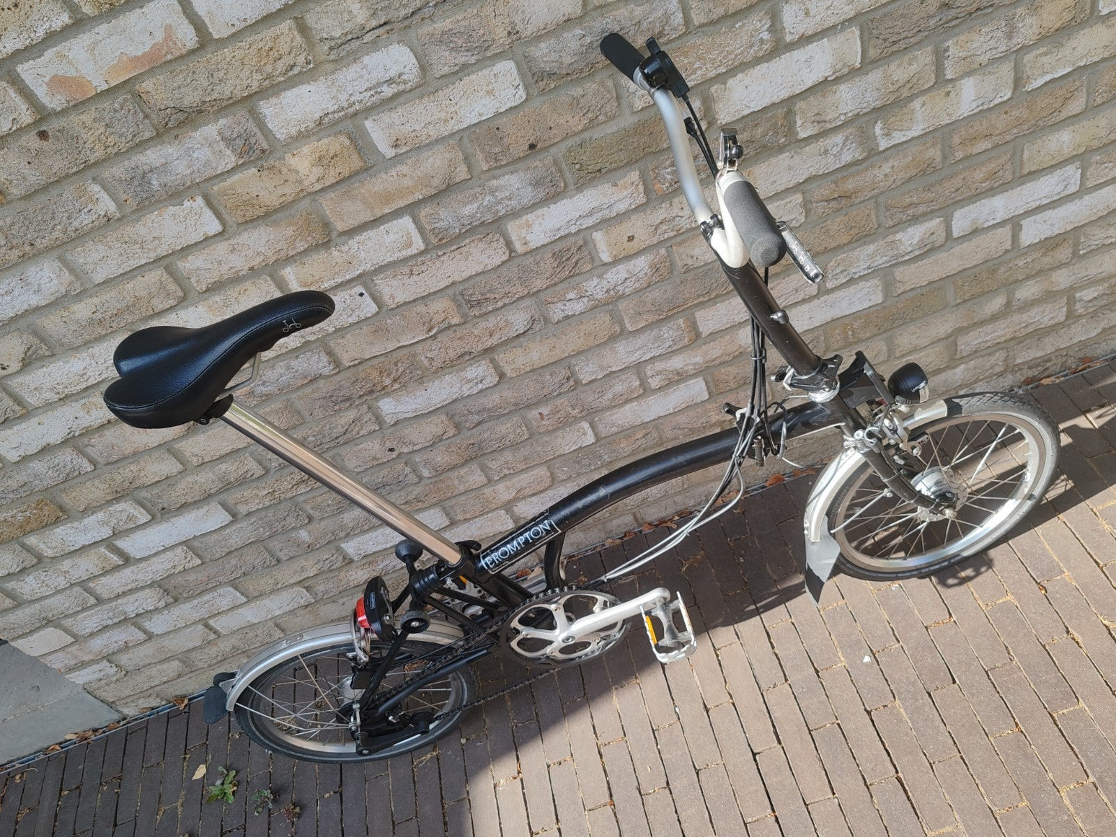 Brompton M6L 6 Speed Folding Bike – Black – Dynamo Lights – Sturmey Archer