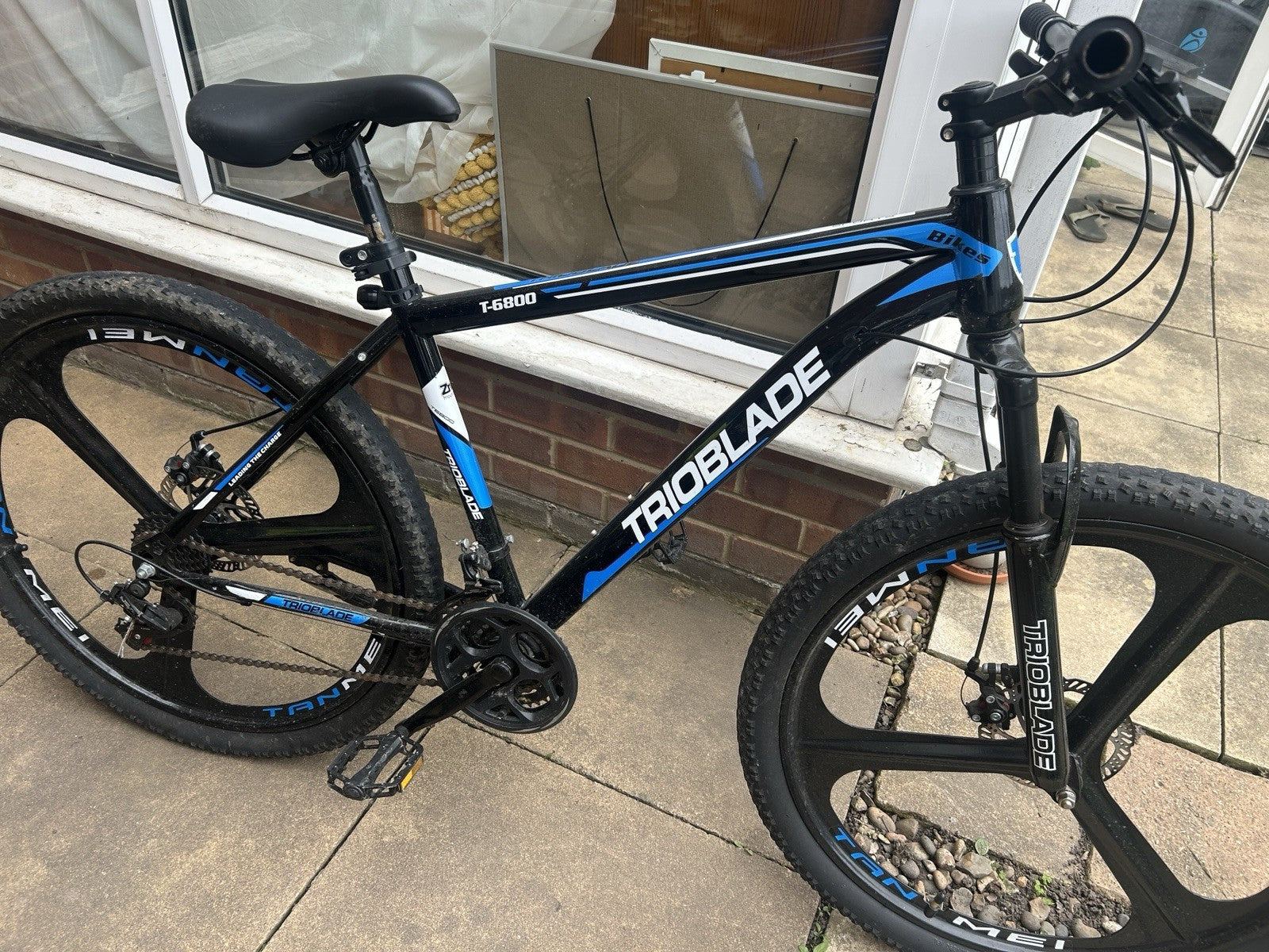 Trioblade T-6800 Mountain Bike – 21 Speed – 26" Mag Wheels