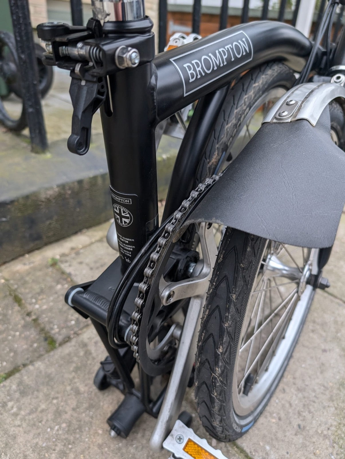 Brompton C Line mid 6 Speed M6L Folding bicycle in Black -used recently serviced