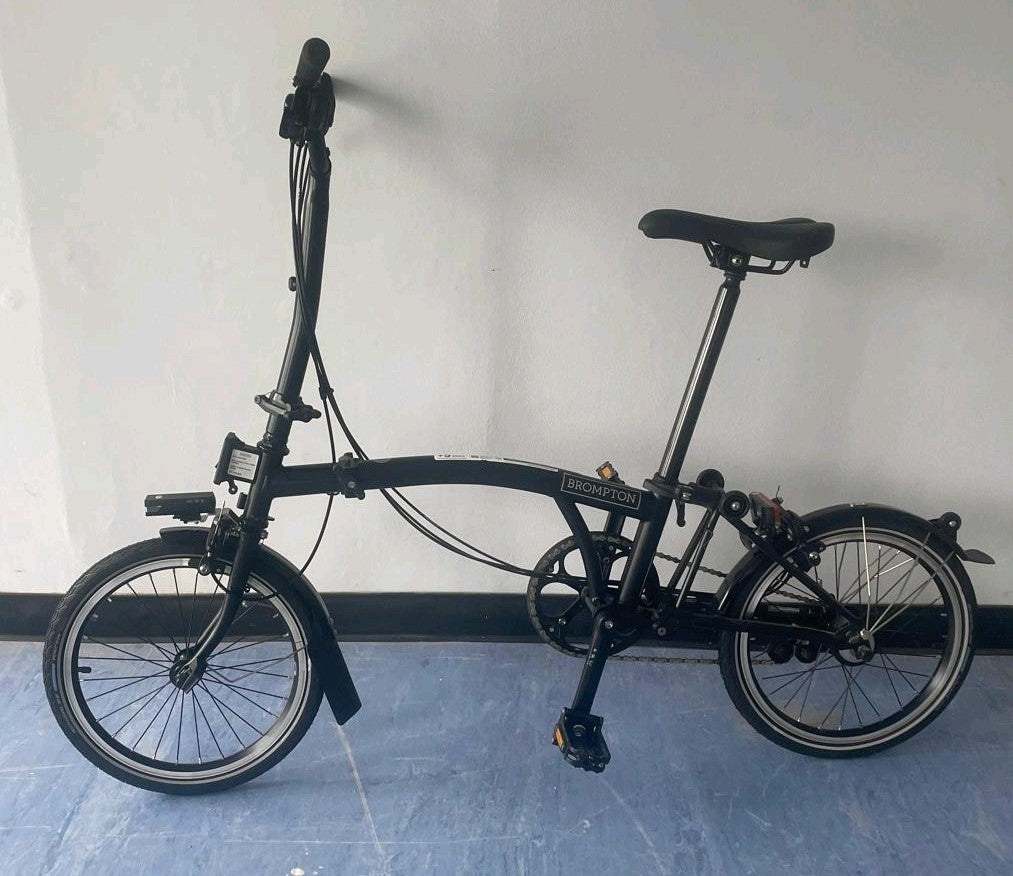 Brompton C-line 6 Speed Black Fold Away Bike Nov 2022. Unused