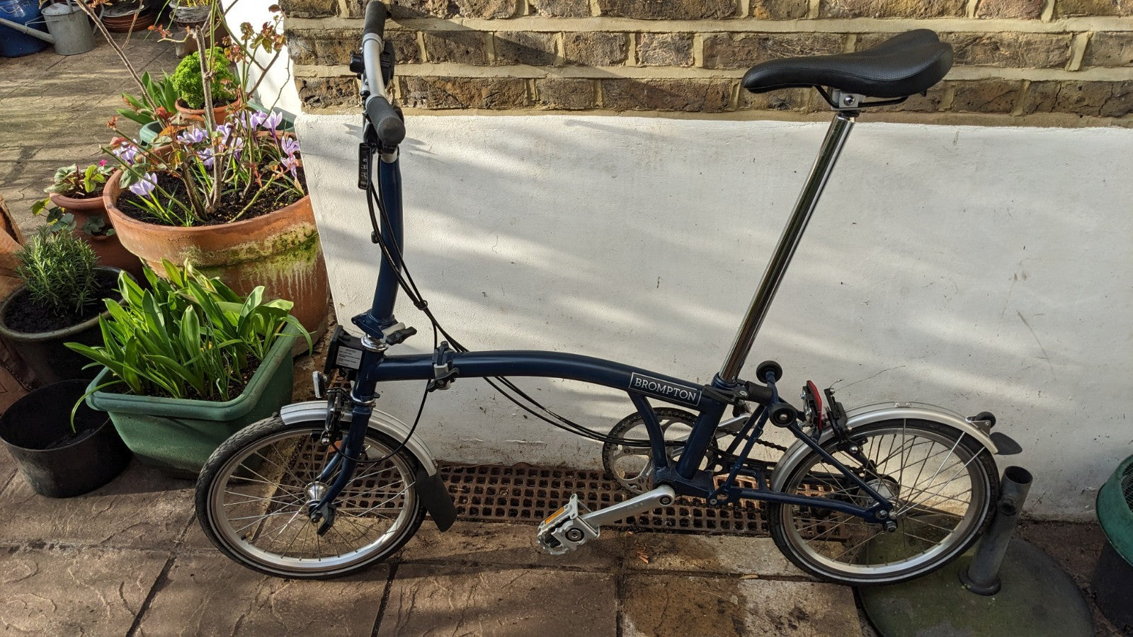 Brompton M6L, C-line, Folding 6 Speed, Bike Dark Blue (less than 100 miles)