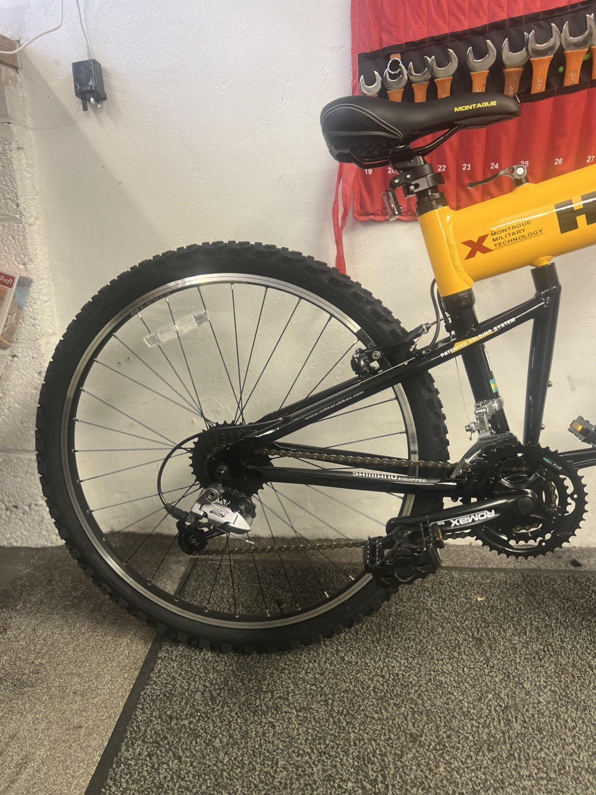Montague Hummer Folding Bike. Original paperwork. Never ridden.