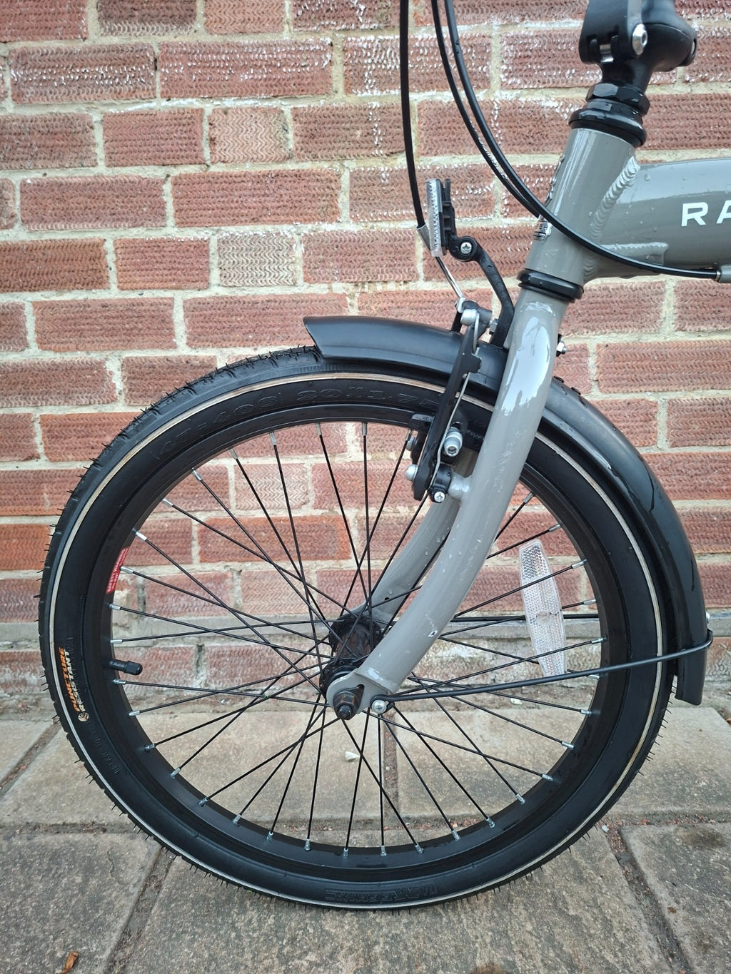 Raleigh Evo Two Folding Bike 20" Aluminium Frame, 7-Speed with Rear Rack & Stand