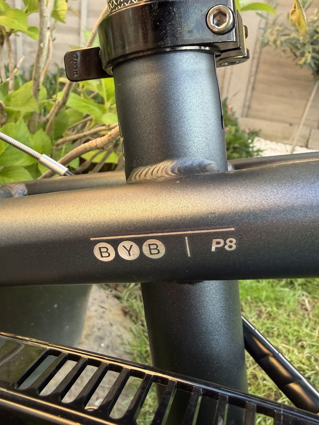 Tern BYB P8 20in Folding Bike 8-Speed Grey/Black Rear Rack Mudguards