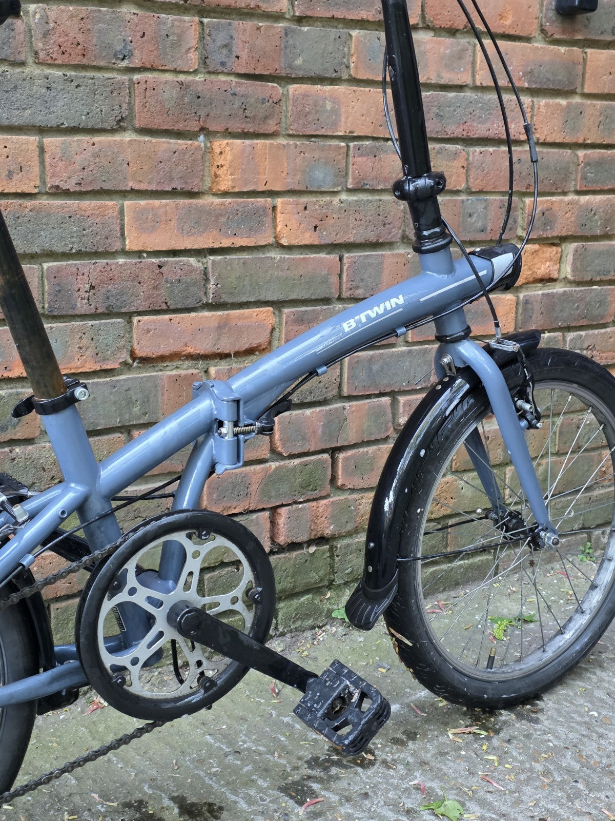 BTWIN FOLD UP BIKE (20" WHEELS)