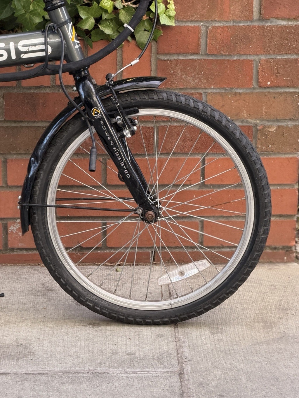 Basis SP20 Folding Bike 20" Wheels Shimano Gears Rear Rack Mudguards Grey