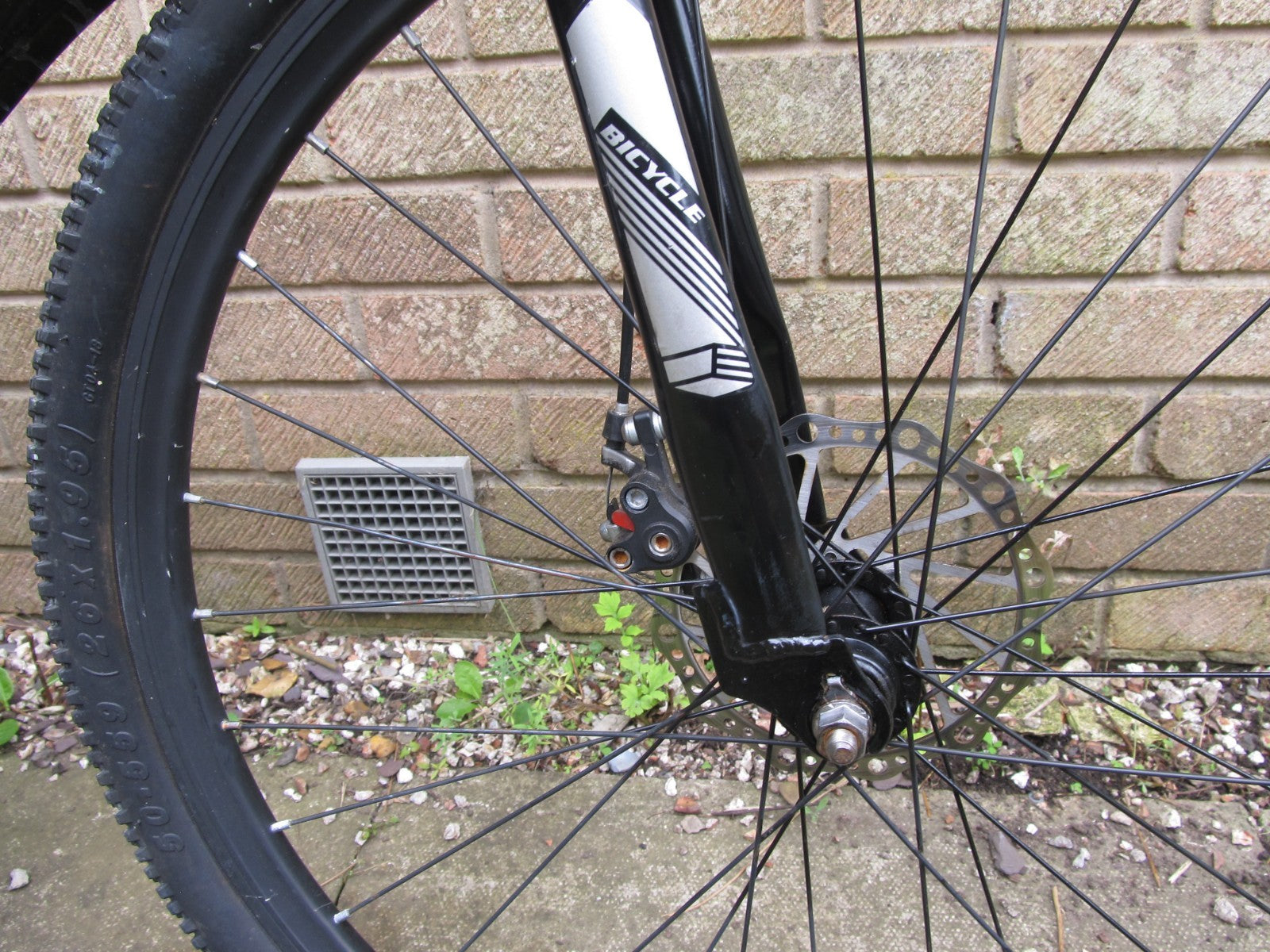 BIKE - FOLDING BIKE - 26" WHEELS, DISC BRAKES - UNISEX - EXCELLENT CONDITION