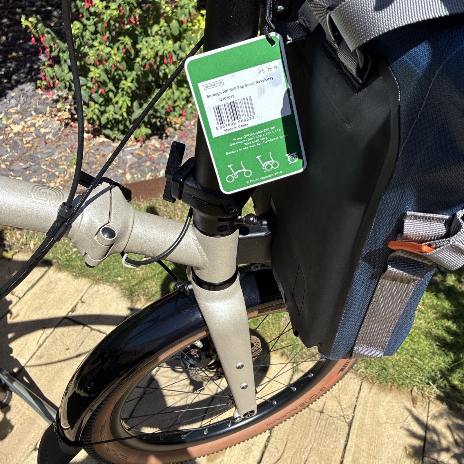 2025 Brompton G Line (Medium) – Traildust White with Roller Rack & Bag Included