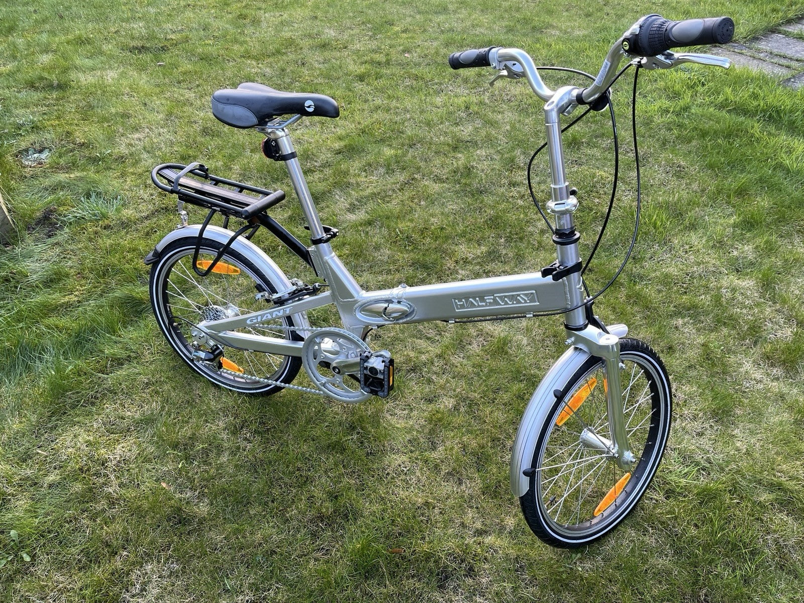 GIANT Halfway Folding Bike. 20'' wheels. 7 speed. VGC. RRP £600