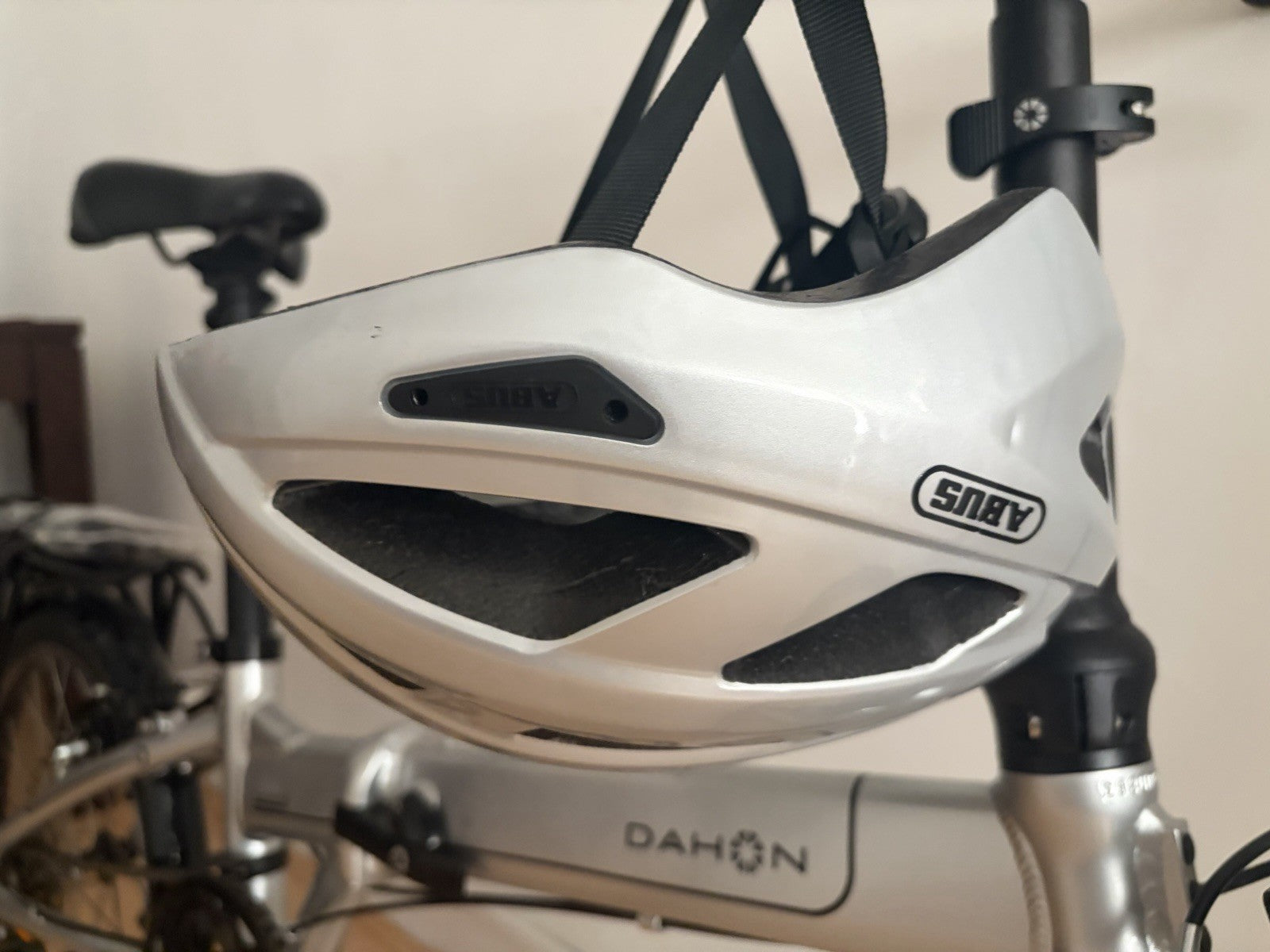Dahon Mariner D8 20" Silver 8-Speed Folding Bike Lightweight