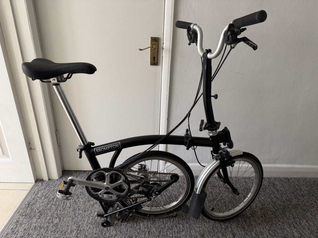 Brompton C Line M6L (6 Speed) folding bicycle - Black (EXCELLENT CONDITION)