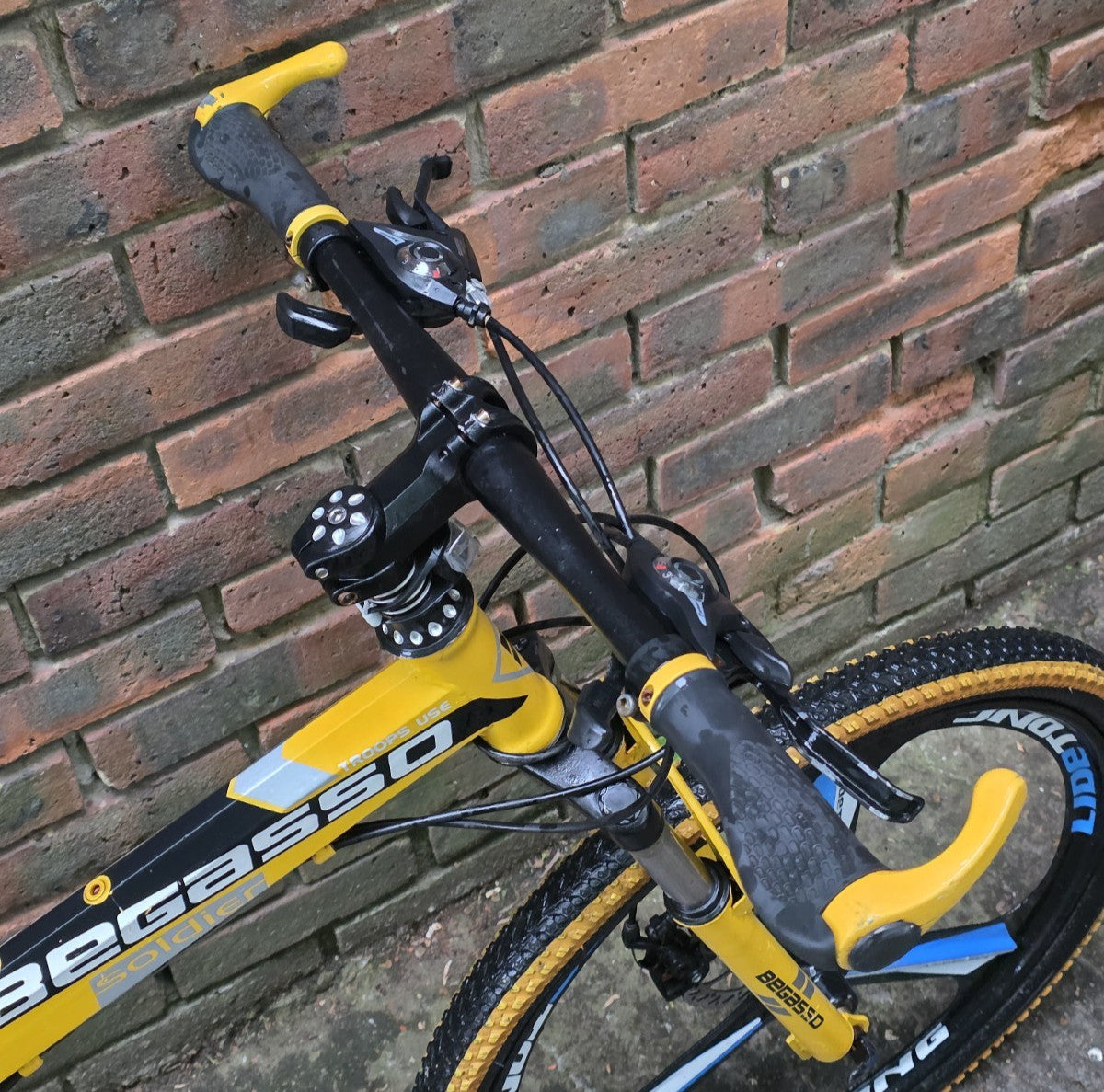 BEGASSO SOLDIER FOLD UP MOUNTAIN BIKE (42cm FRAME SIZE w/ 24" WHEELS)