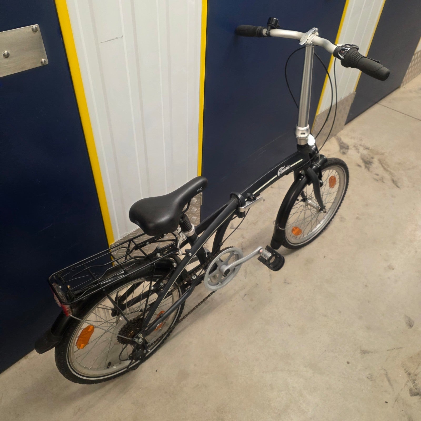 Classic Folding Bike + Carry Bag / 20" Wheels/ 7 Speed / Padded Saddle