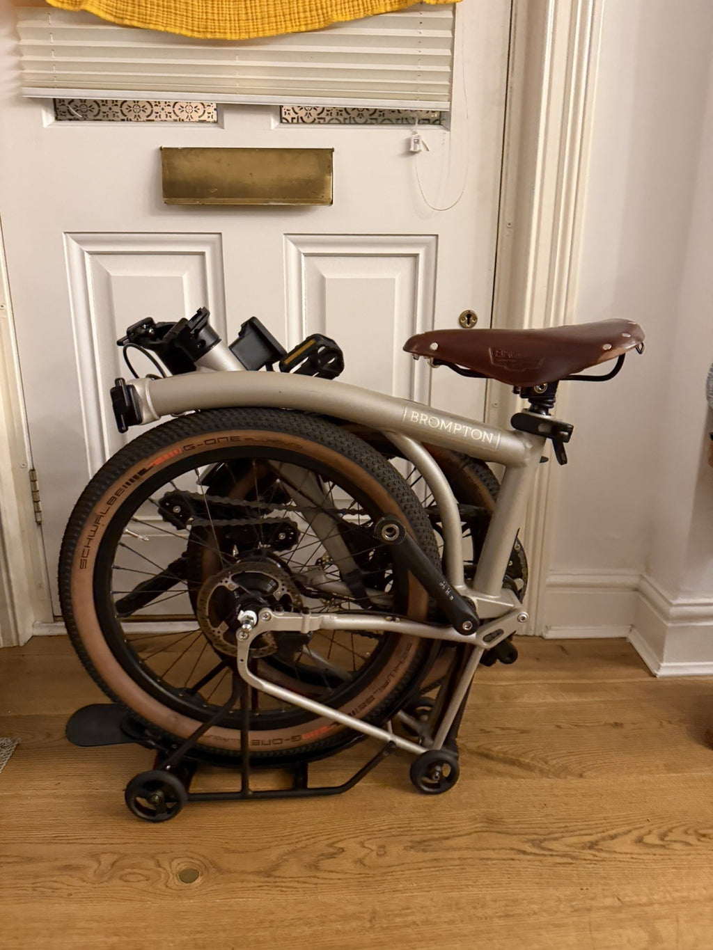Brompton G Line 2025 - Small Traildust White 8-Speed with Brooks Saddle