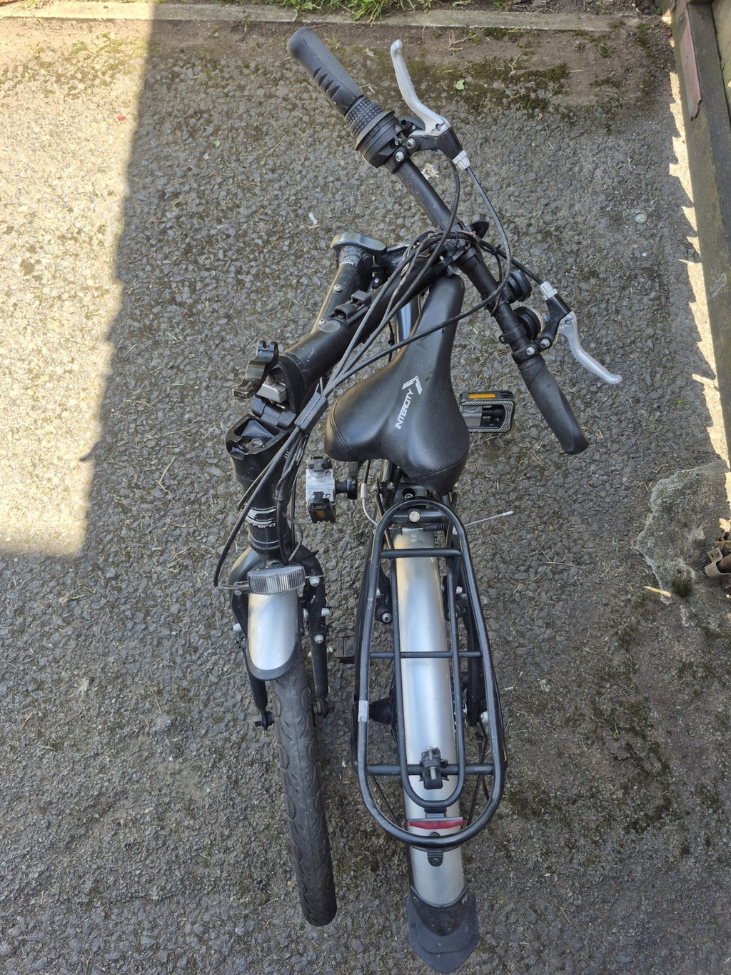 Carrera folding 8 speed bike 20 inch wheels
