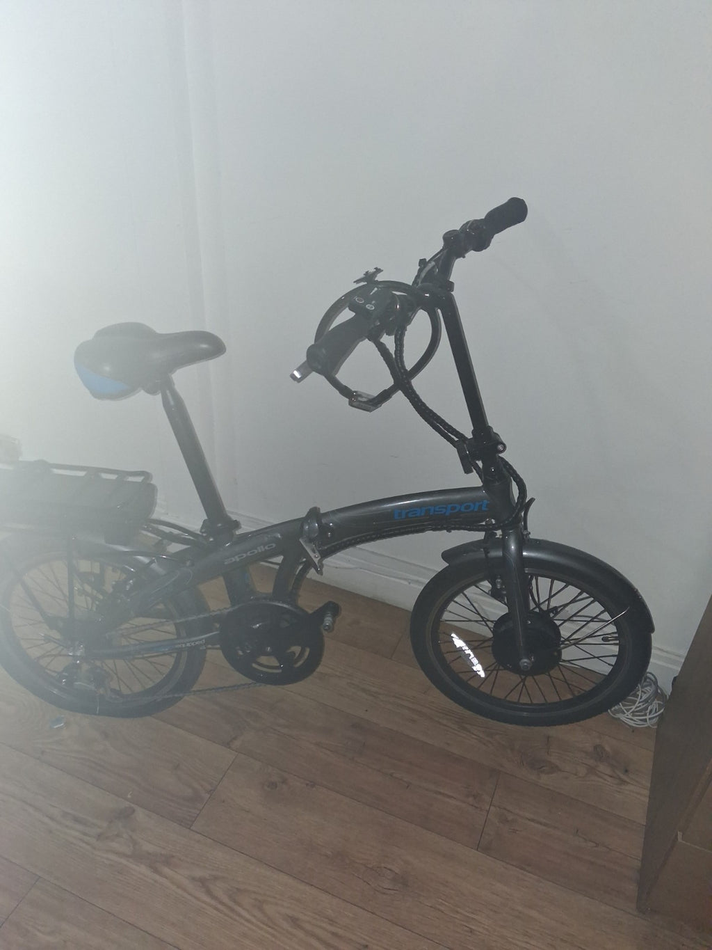 Apollo Transport 20in Folding Bike Black/Blue Disc Brakes Rack Mudguards