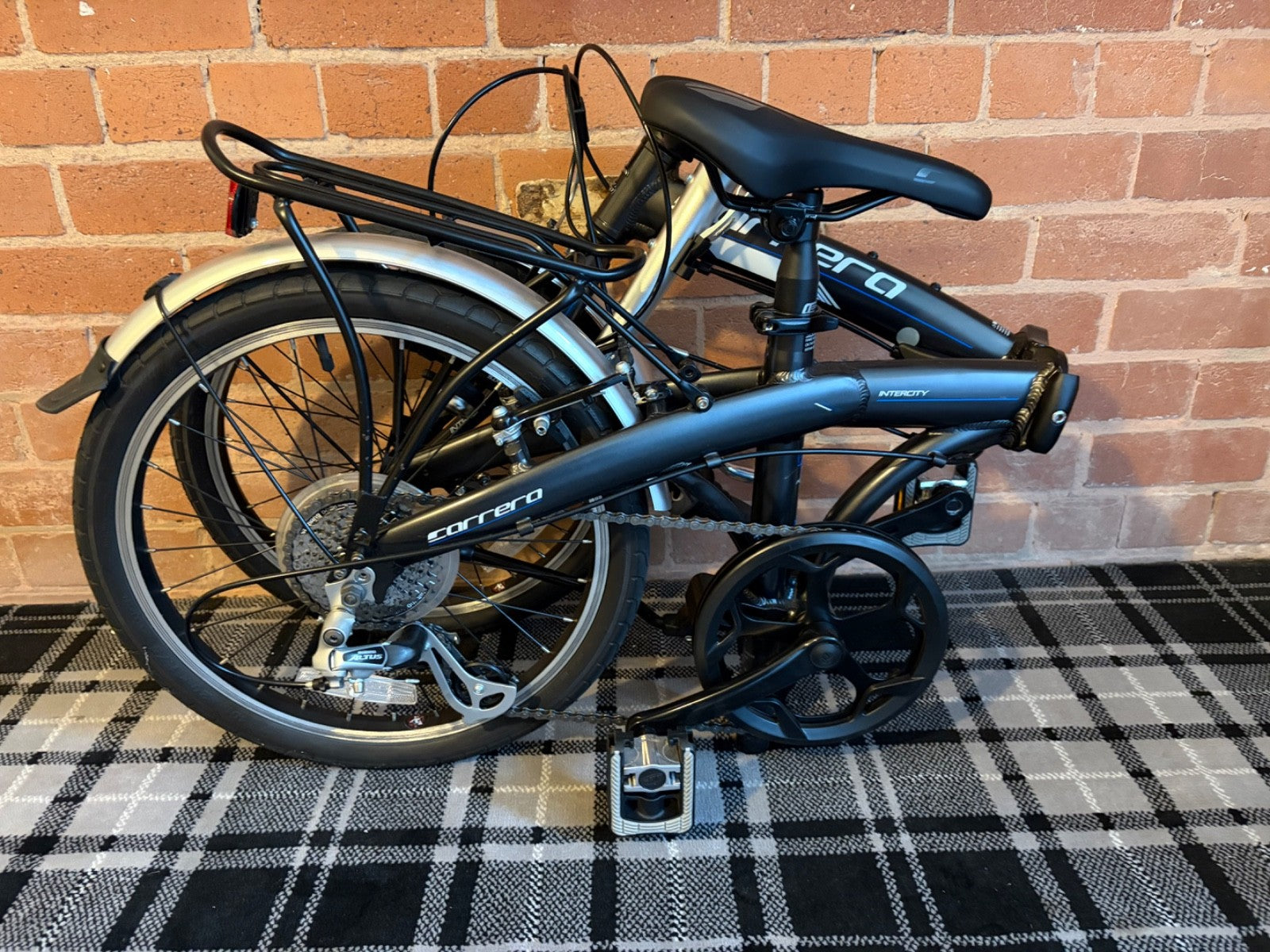 Carrera Intercity Folding Bike 20in 8-Speed V-Brake Rear Rack Mudguards Black