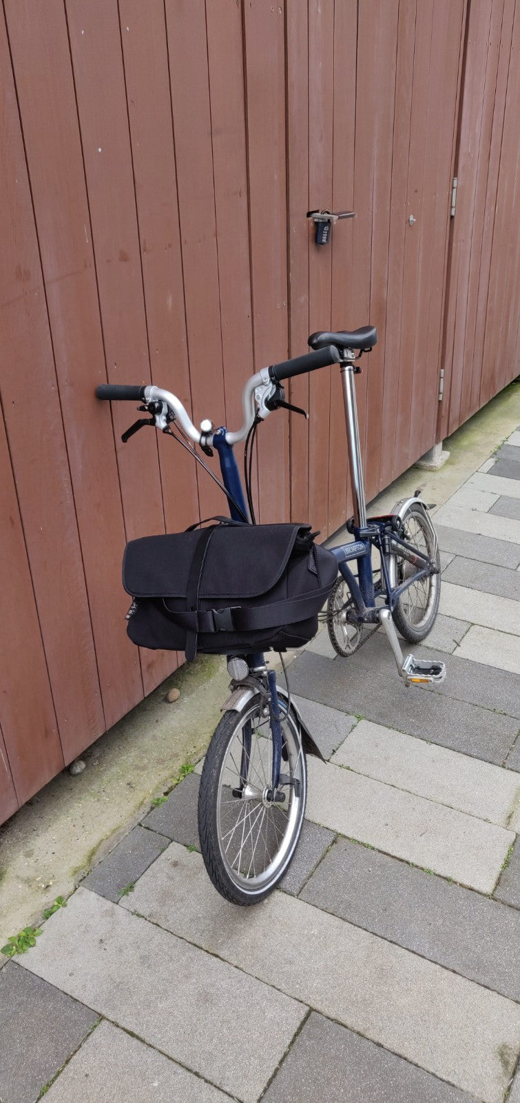 Brompton M6L (6 Speed)  folding bicycle -Cobalt  Blue. Includes Messenger Bag!!