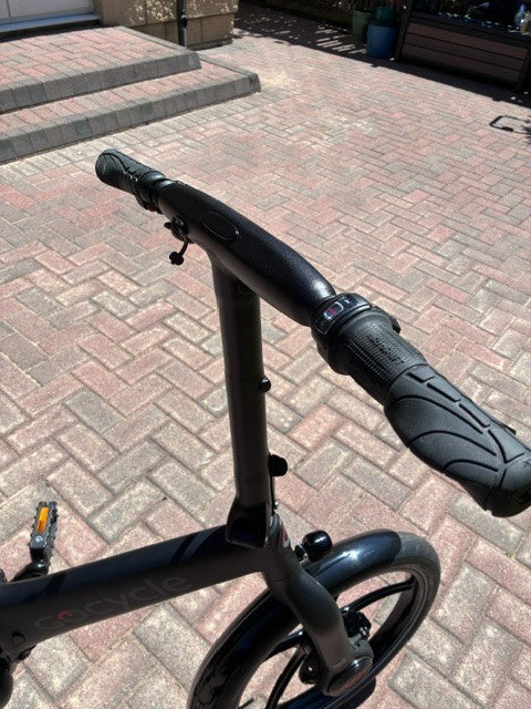 Gocycle G4 City Bike - Low miles - 5.4 miles - Mint with Travel case.
