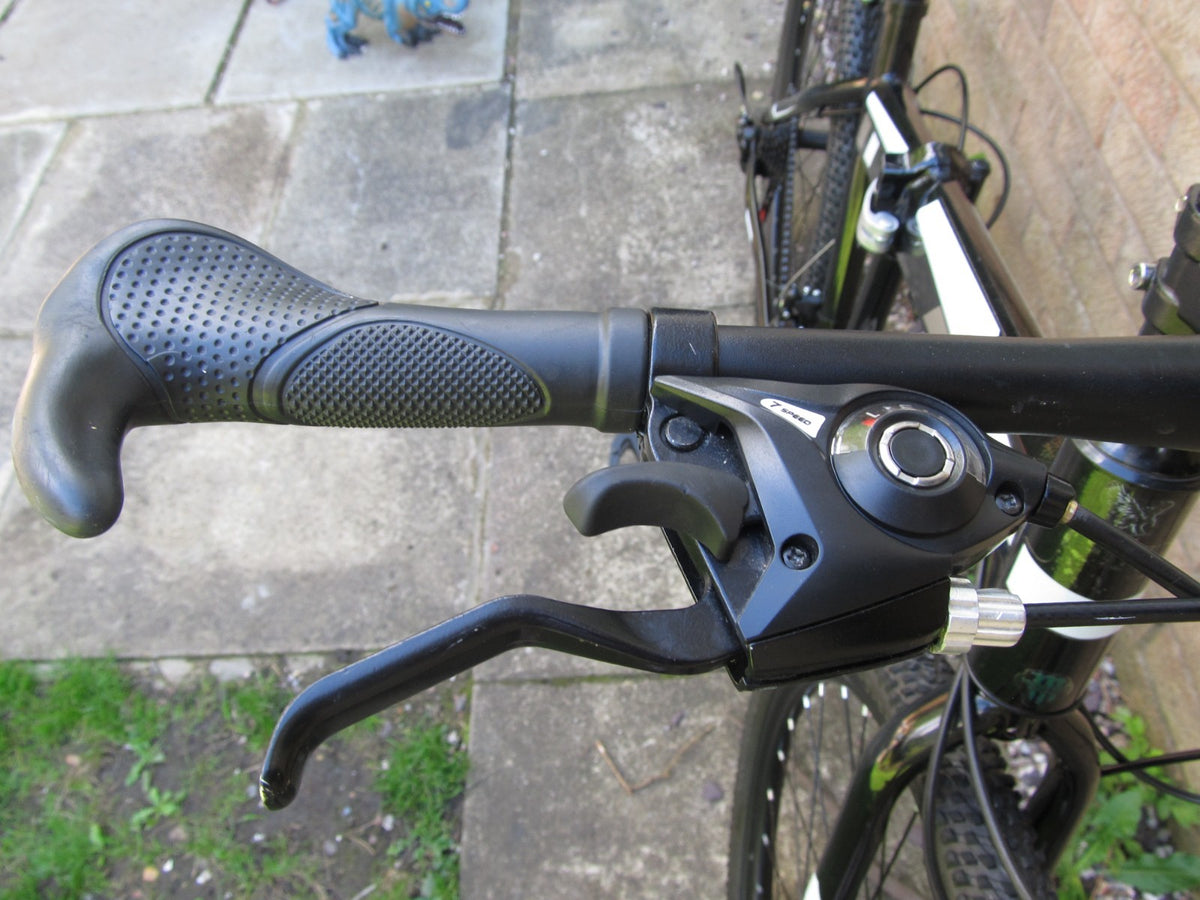BIKE MOUNTAIN 26"  WHEELS BI FOLD UNISEX-EXCELLENT CONDITION