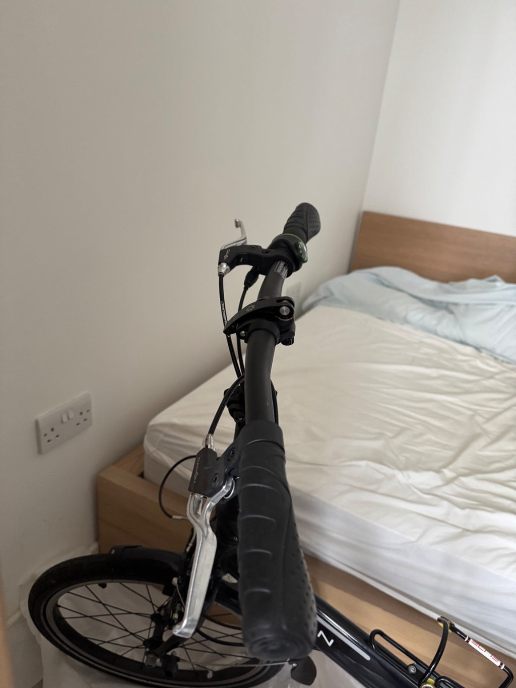 Dahon Vitesse Folding Bike with Accessories Excellent Condition