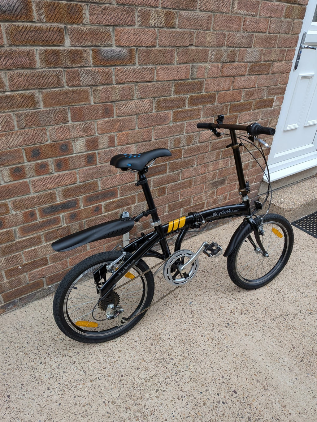 Bicycles4U 20in Folding Bike - 6 Speed Grip Shift, Mudguards, V-Brake