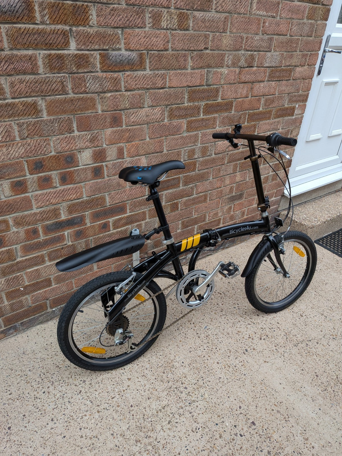 Bicycles4U 20in Folding Bike - 6 Speed Grip Shift, Mudguards, V-Brake