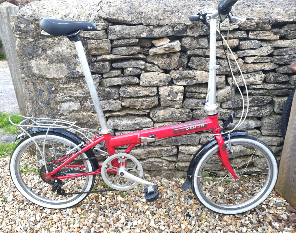 Dahon Speed D7 with pump in the Seatpost. 7 speed rapid rise gears.
