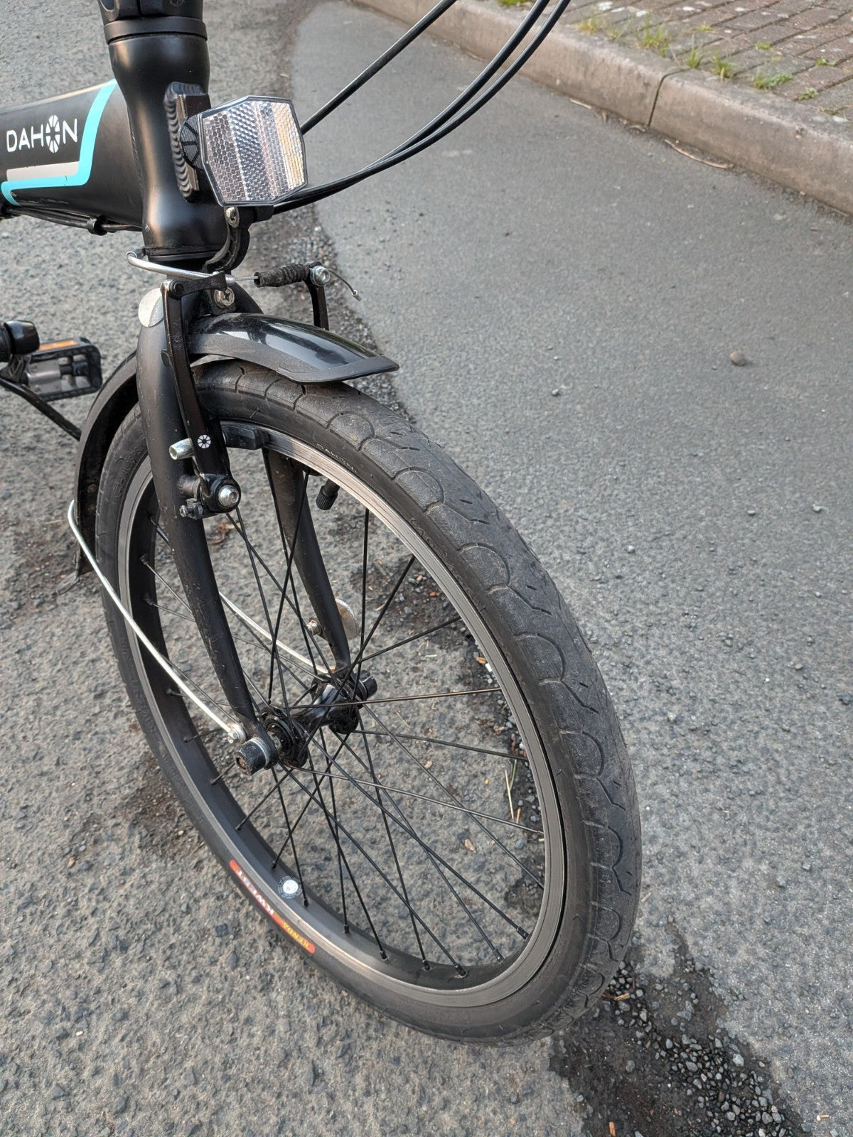Dahon Vibe City Folding Bicycle 20 Inch Wheels 7 Speed Shimano Gears